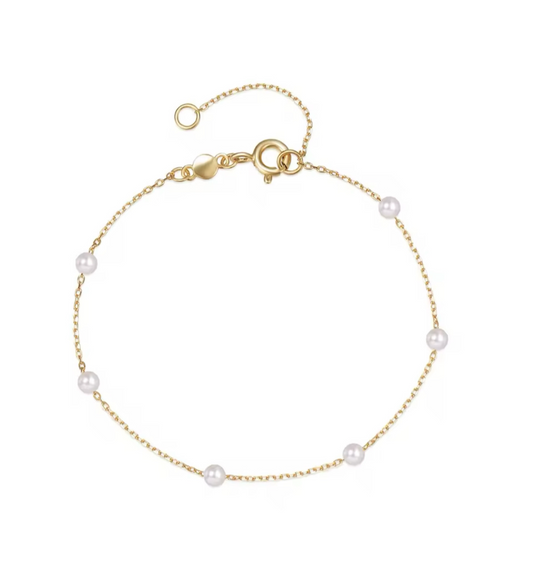 The 18k Gold Plaited Dainty Aurelia Pearl Bracelet