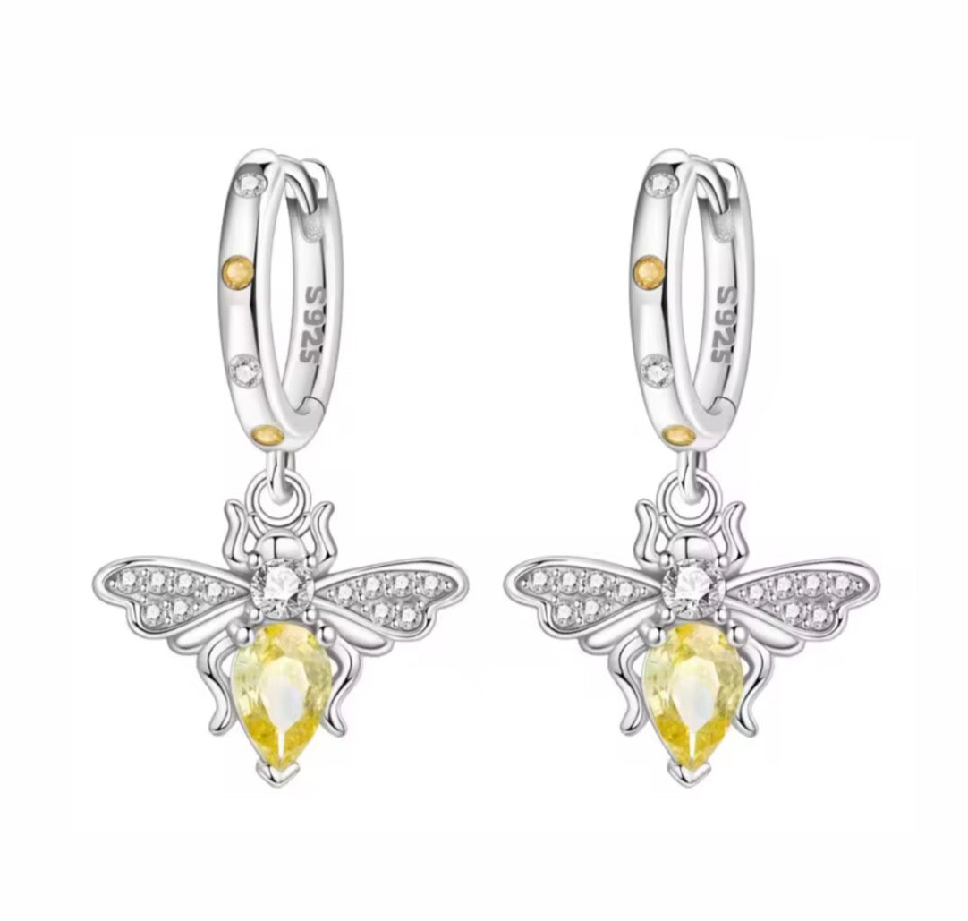 The Honey Yellow Glow Sky Bee Huggies