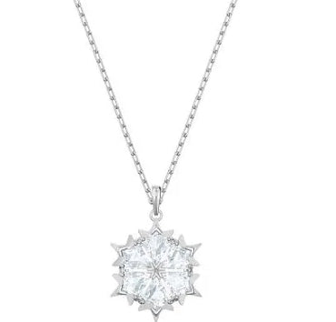 The Silver Sparkling Bellé Snowflake Necklace
