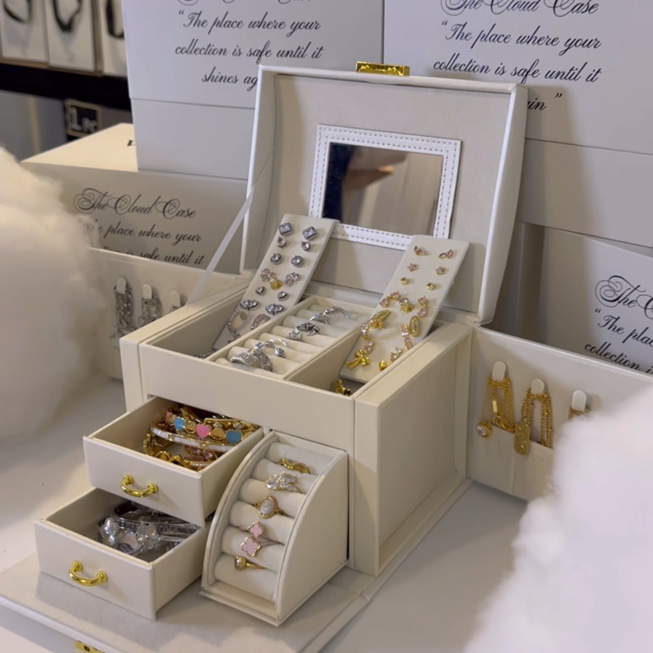 The Veva Boutique Cloud Case - Jewellery Box
