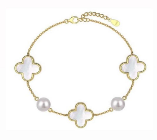 The Golden Perle Éternelle Clover Bracelet