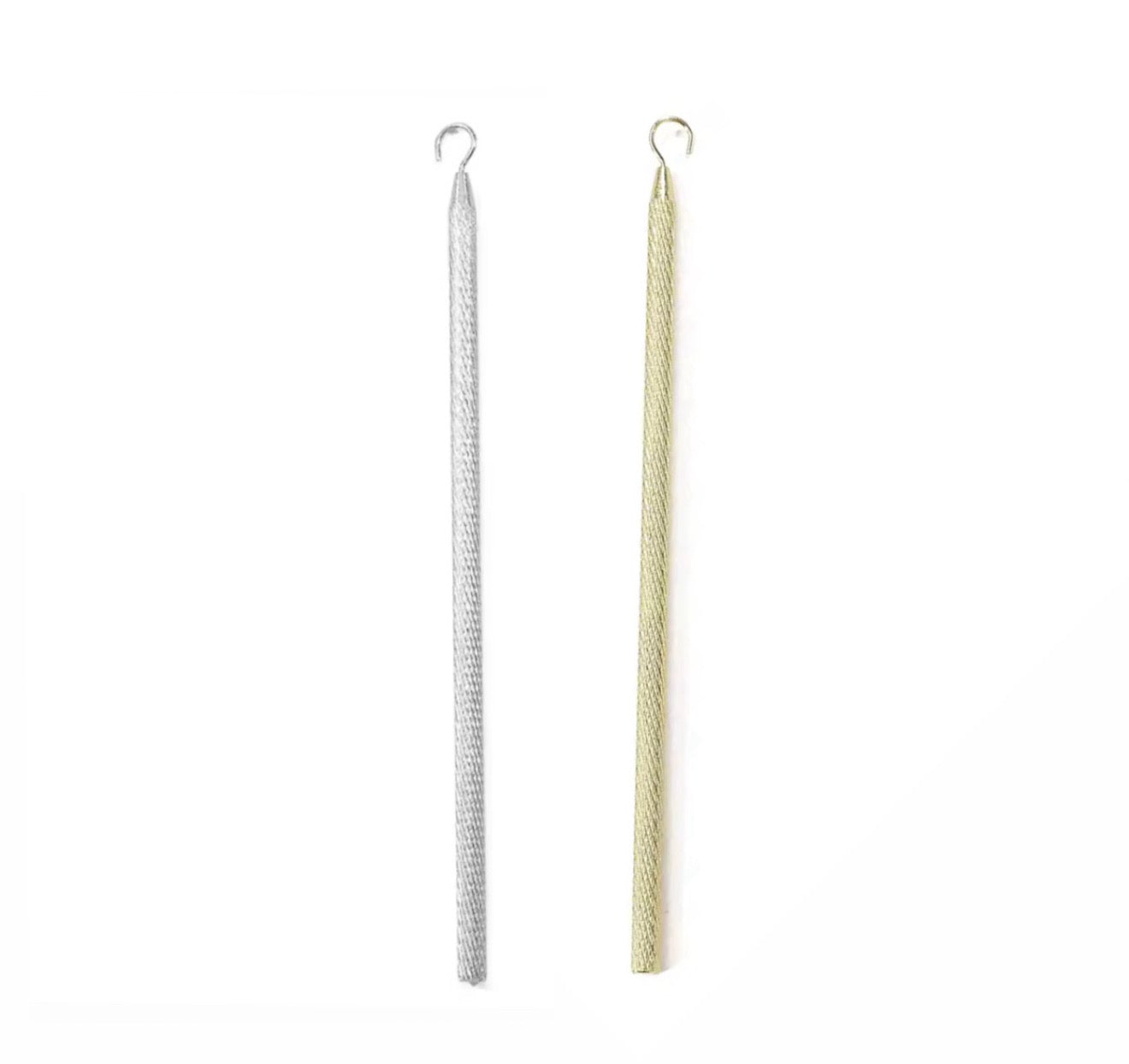 The Self-Clasping Bracelet Tool - Never struggle with putting jewellery on again.