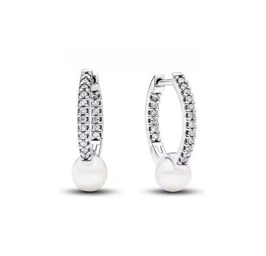 The Silver Moonlit Fresh Pearl Huggies