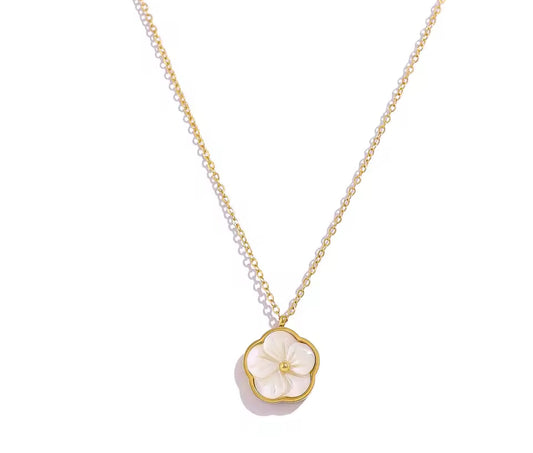 The Gold Hibiscus Étoile Luxe Necklace