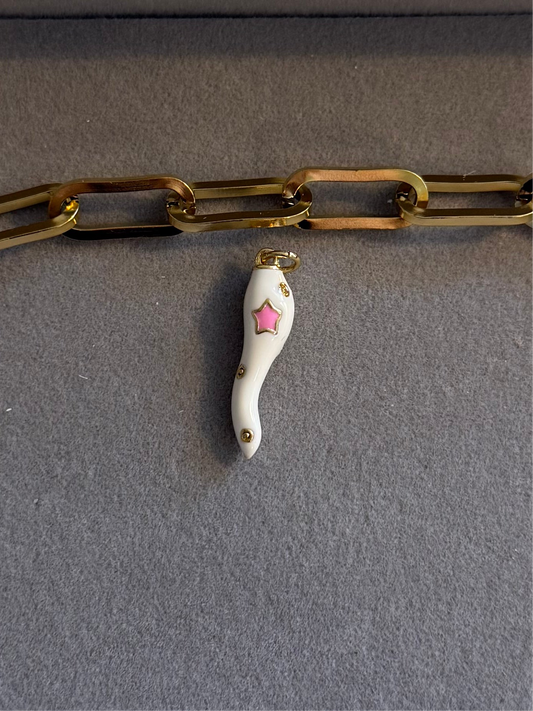 The White Chilli Charm Me