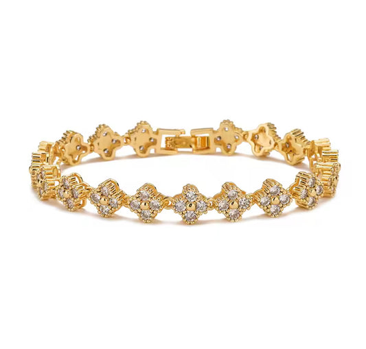 The Sparkling Gold Mini Clover Petal Bracelet