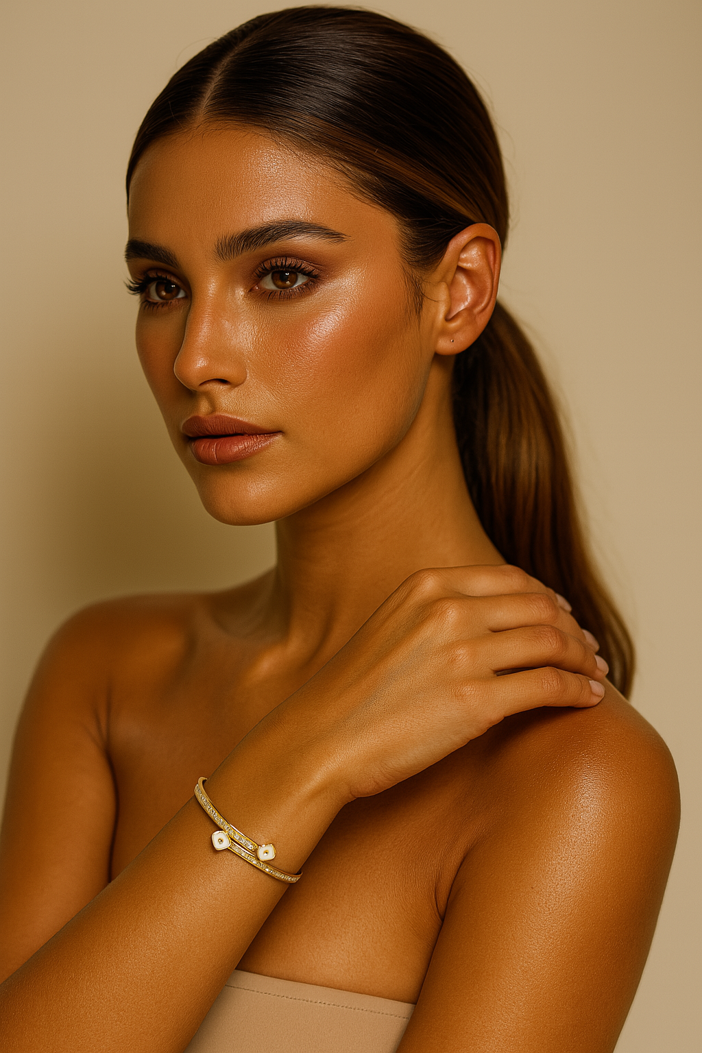 The Gold Luxury Interlinked Clover Bangle